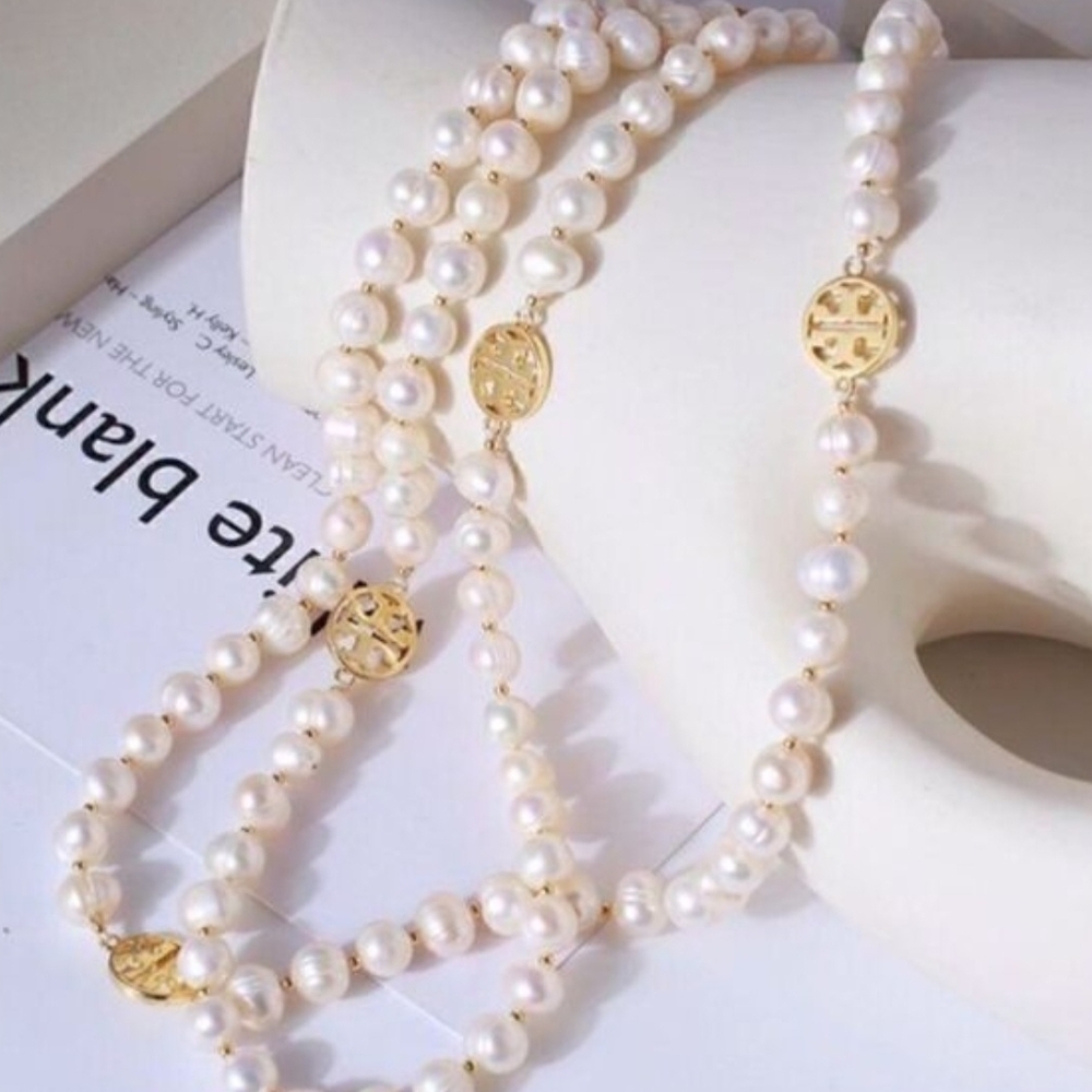 Tory Burch White Pearl Necklace with Gold Details - Picture 5 of 6